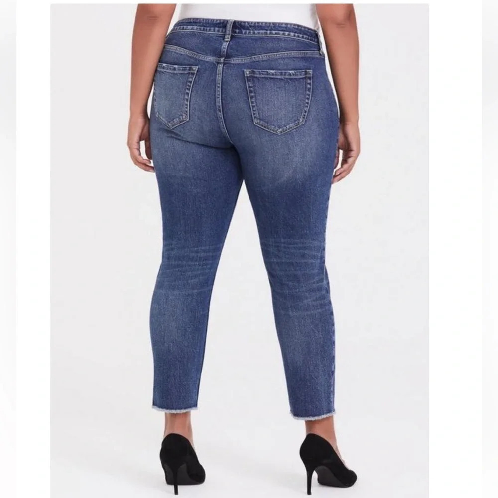Torrid Medium Wash High Rise Button Fly Distressed Straight Jeans Plus Size 18 R - Picture 7 of 11